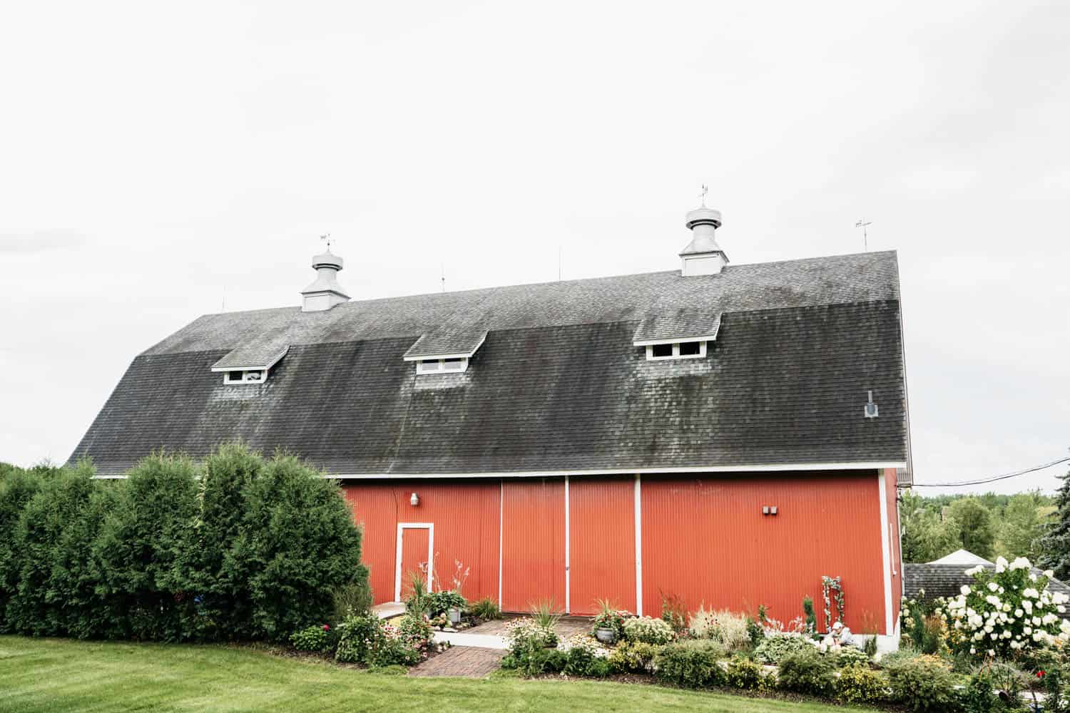Historic barn wedding venue in Dellwood with scenic outdoor settings.
